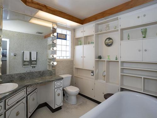 43 Summit Avenue, Thunder Bay, ON - Indoor Photo Showing Bathroom