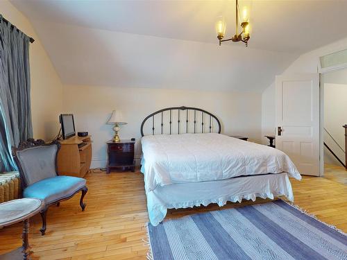 43 Summit Avenue, Thunder Bay, ON - Indoor Photo Showing Bedroom