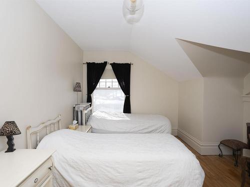43 Summit Avenue, Thunder Bay, ON - Indoor Photo Showing Bedroom