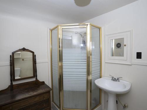 43 Summit Avenue, Thunder Bay, ON - Indoor Photo Showing Bathroom