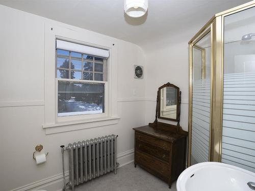 43 Summit Avenue, Thunder Bay, ON - Indoor Photo Showing Bathroom