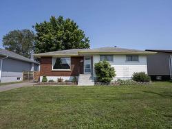 139 Churchill Drive W Thunder Bay, ON P7C 1V6