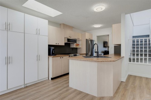 #9-2115 Amelia Ave, Sidney, BC 