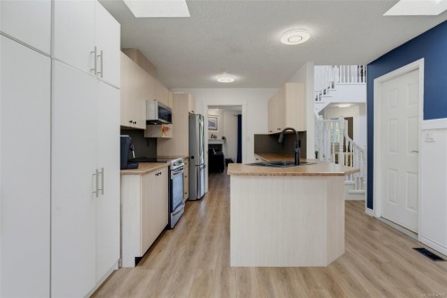 #9-2115 Amelia Ave, Sidney, BC 