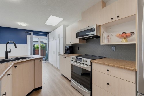 #9-2115 Amelia Ave, Sidney, BC 