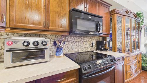 308-880 Dogwood Drive, Kimberley, BC - Indoor Photo Showing Kitchen