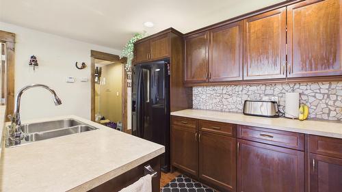 308-880 Dogwood Drive, Kimberley, BC - Indoor Photo Showing Kitchen With Double Sink