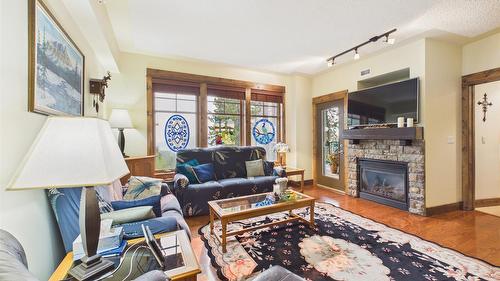 308-880 Dogwood Drive, Kimberley, BC - Indoor Photo Showing Living Room With Fireplace