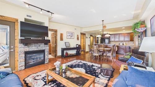308-880 Dogwood Drive, Kimberley, BC - Indoor Photo Showing Living Room With Fireplace