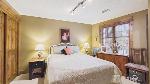 308-880 Dogwood Drive, Kimberley, BC - Indoor Photo Showing Bedroom