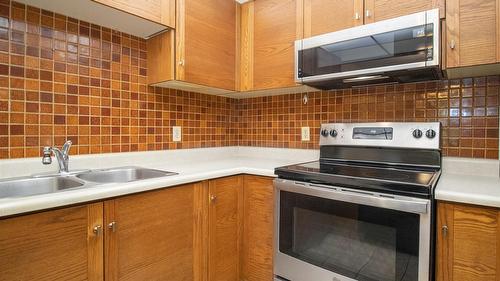 303-1075 Bernard Avenue, Kelowna, BC - Indoor Photo Showing Kitchen With Double Sink