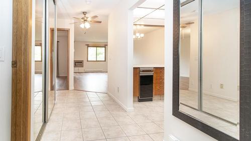 303-1075 Bernard Avenue, Kelowna, BC - Indoor Photo Showing Other Room