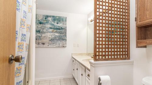 303-1075 Bernard Avenue, Kelowna, BC - Indoor