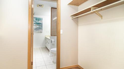 303-1075 Bernard Avenue, Kelowna, BC - Indoor