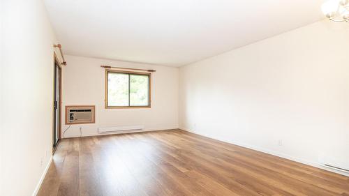 303-1075 Bernard Avenue, Kelowna, BC - Indoor Photo Showing Other Room
