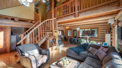 15-7080 Glenfir Road, Naramata, BC - Indoor Photo Showing Living Room