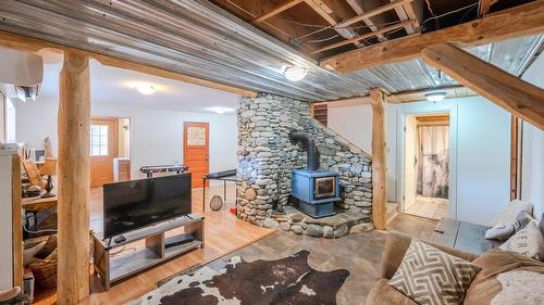 15-7080 Glenfir Road, Naramata, BC - Indoor With Fireplace