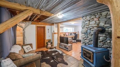 15-7080 Glenfir Road, Naramata, BC - Indoor With Fireplace