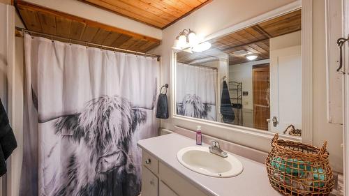 15-7080 Glenfir Road, Naramata, BC - Indoor Photo Showing Bathroom