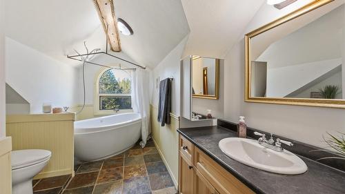 15-7080 Glenfir Road, Naramata, BC - Indoor Photo Showing Bathroom