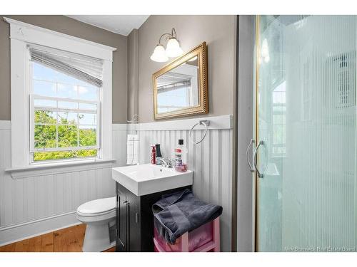 929-931 Amirault St, Dieppe, NB - Indoor Photo Showing Bathroom