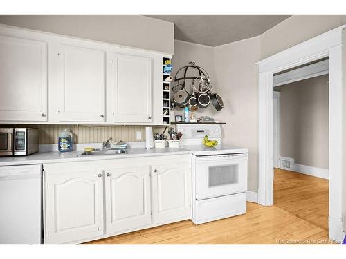 929-931 Amirault St, Dieppe, NB - Indoor Photo Showing Kitchen