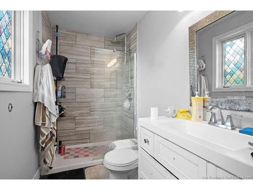929-931 Amirault St, Dieppe, NB - Indoor Photo Showing Bathroom