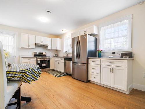 129 Jeffery Lambert, Hilden, NS - Indoor Photo Showing Kitchen