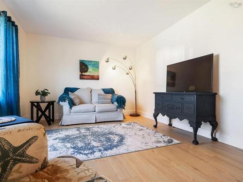 129 Jeffery Lambert, Hilden, NS - Indoor Photo Showing Living Room