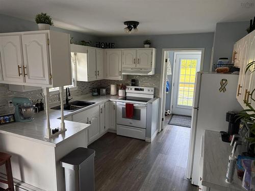 121 Pipers Lane, Inverside, NS - Indoor Photo Showing Kitchen With Double Sink