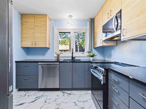 1 Forestside Crescent, Halifax, NS - Indoor Photo Showing Kitchen