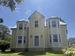 60 Church Street Wallace, NS B0K 1Y0