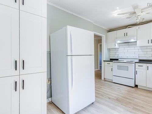 2 Minas Street, Kentville, NS - Indoor Photo Showing Kitchen