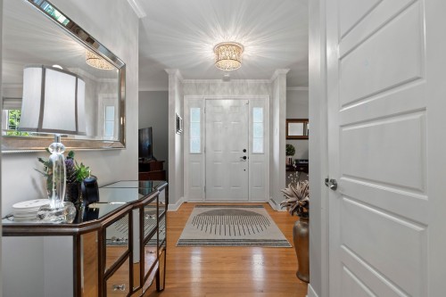 Hall d'entrée/Vestibule - 95 Rue Maple, Hudson, QC - Indoor Photo Showing Other Room