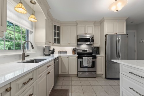 Cuisine - 95 Rue Maple, Hudson, QC - Indoor Photo Showing Kitchen With Upgraded Kitchen