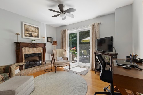Salle familiale - 95 Rue Maple, Hudson, QC - Indoor Photo Showing Living Room With Fireplace
