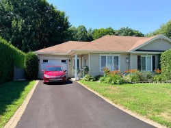 1161 Rue Lise  Lavaltrie, QC J5T 0E3