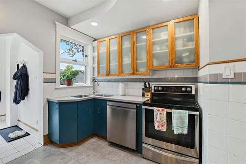 88 Martin Ave, Winnipeg, MB - Indoor Photo Showing Kitchen
