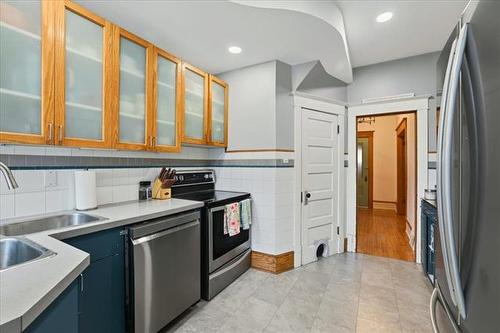 88 Martin Ave, Winnipeg, MB - Indoor Photo Showing Kitchen With Double Sink