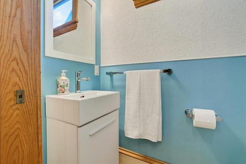 88 Martin Ave, Winnipeg, MB - Indoor Photo Showing Bathroom