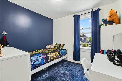 88 Martin Ave, Winnipeg, MB - Indoor Photo Showing Bedroom