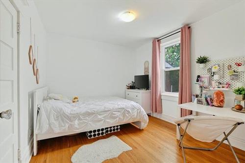 88 Martin Ave, Winnipeg, MB - Indoor Photo Showing Bedroom