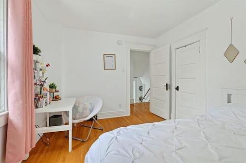 88 Martin Ave, Winnipeg, MB - Indoor Photo Showing Bedroom