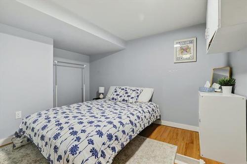 88 Martin Ave, Winnipeg, MB - Indoor Photo Showing Bedroom