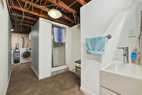88 Martin Ave, Winnipeg, MB - Indoor Photo Showing Laundry Room