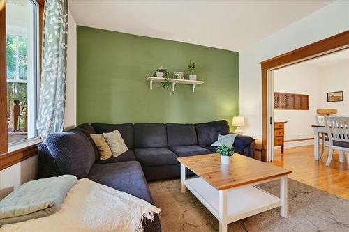 88 Martin Ave, Winnipeg, MB - Indoor Photo Showing Living Room