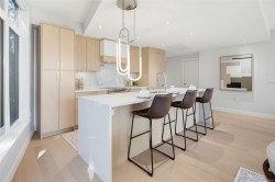 #202-5229 Cordova Bay Rd Saanich, BC V8Y 2L1