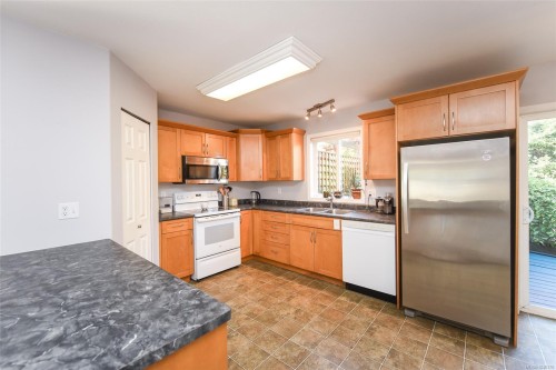 1272 Crown Pl, Comox, BC 