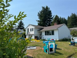 172 MCLEAN St Campbell River, BC V9W 2M3