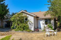 508 Davida Ave Saanich, BC V9A 2C7